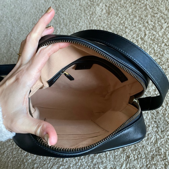 Gucci Black GG Marmont Messenger Crossbody Bag - Picture 3 of 7